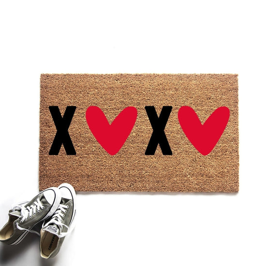 Load image into Gallery viewer, XOXO Valentine&amp;#39;s Day Doormat
